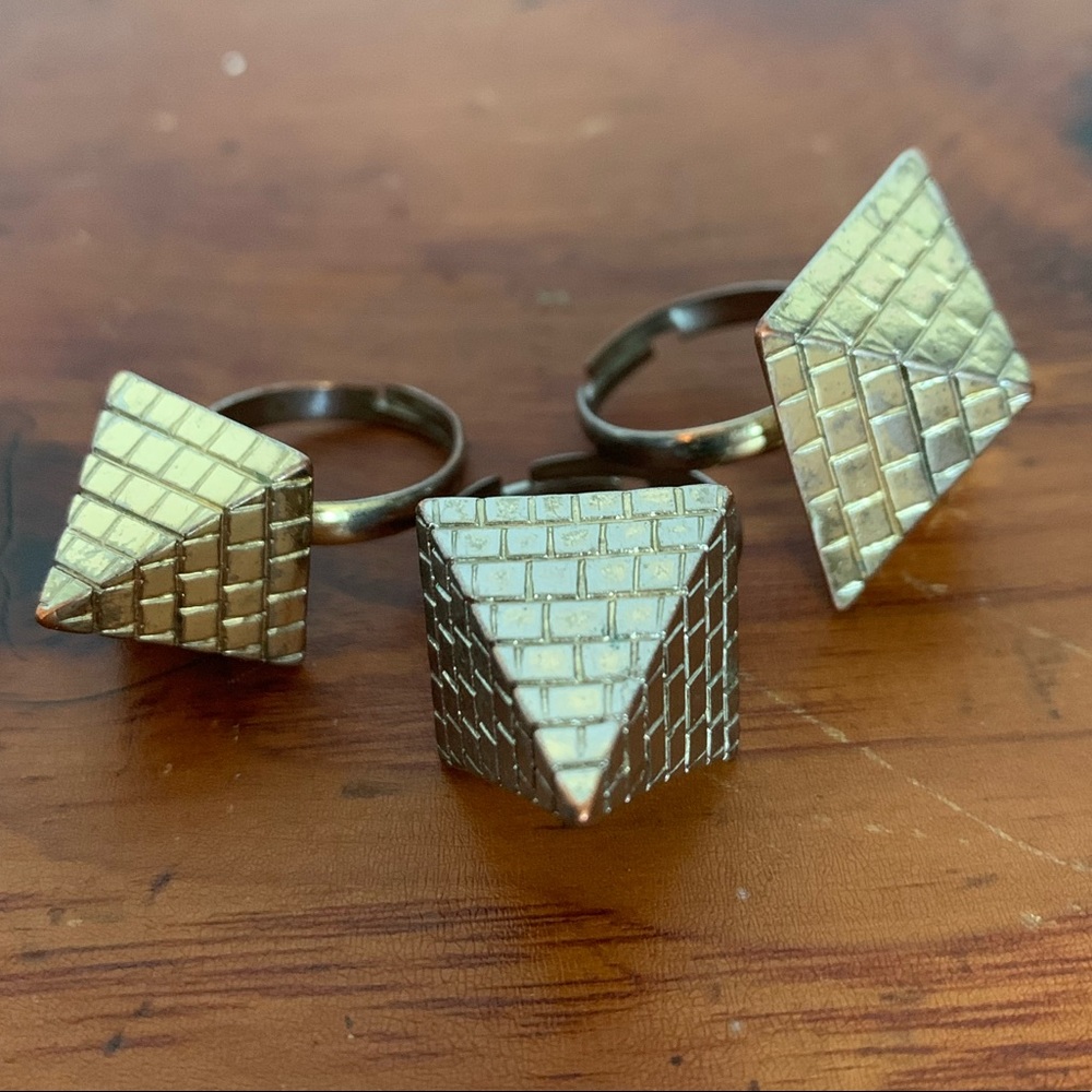 Three Pyramids of Giza Rings